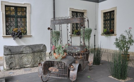 Illóolajok, gyógynövények és könyvek a Kertészkedő szerzetesek című kiállításon